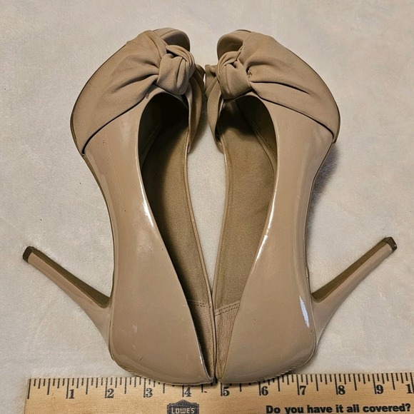 Fioni Peep-Toe Tan Patent Leather 4 In Heels Women's Size 8.5 - Picture 6 of 9